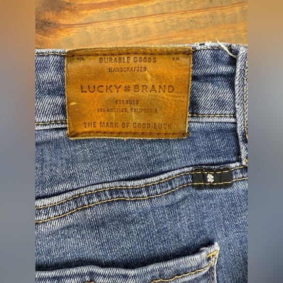 ☘️Lucky Brand Hayden Crop Jeans Size 6/28 Light Wash Distressed Denim☘️ - Picture 5 of 5